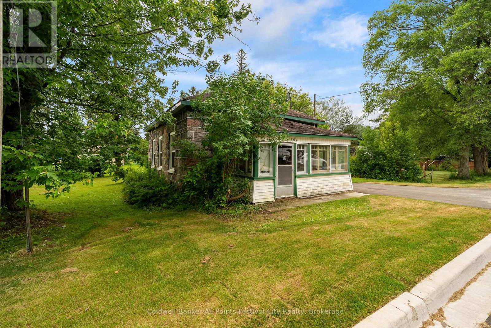604 GOUGH STREET - 34