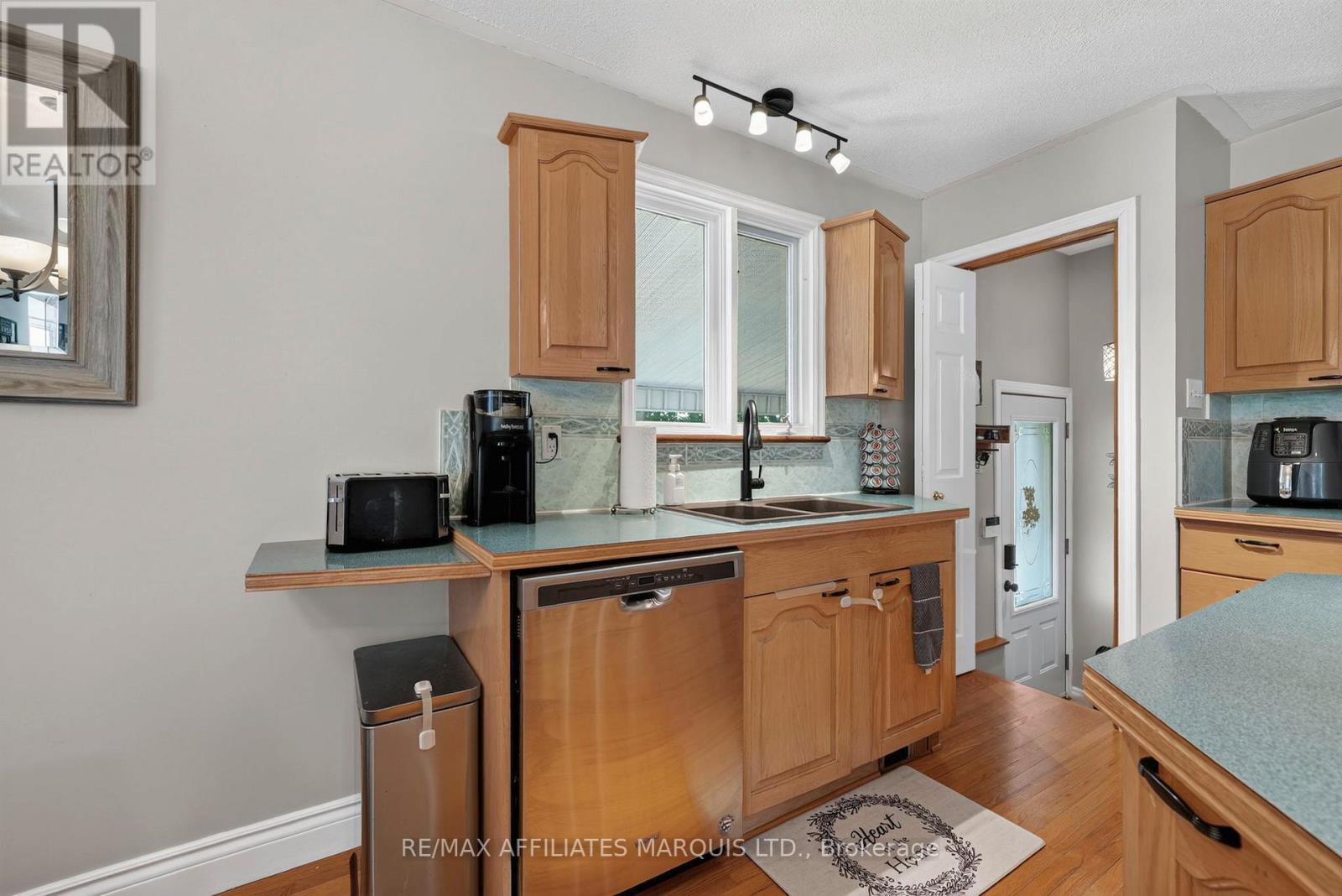 824 ALICE STREET - 11