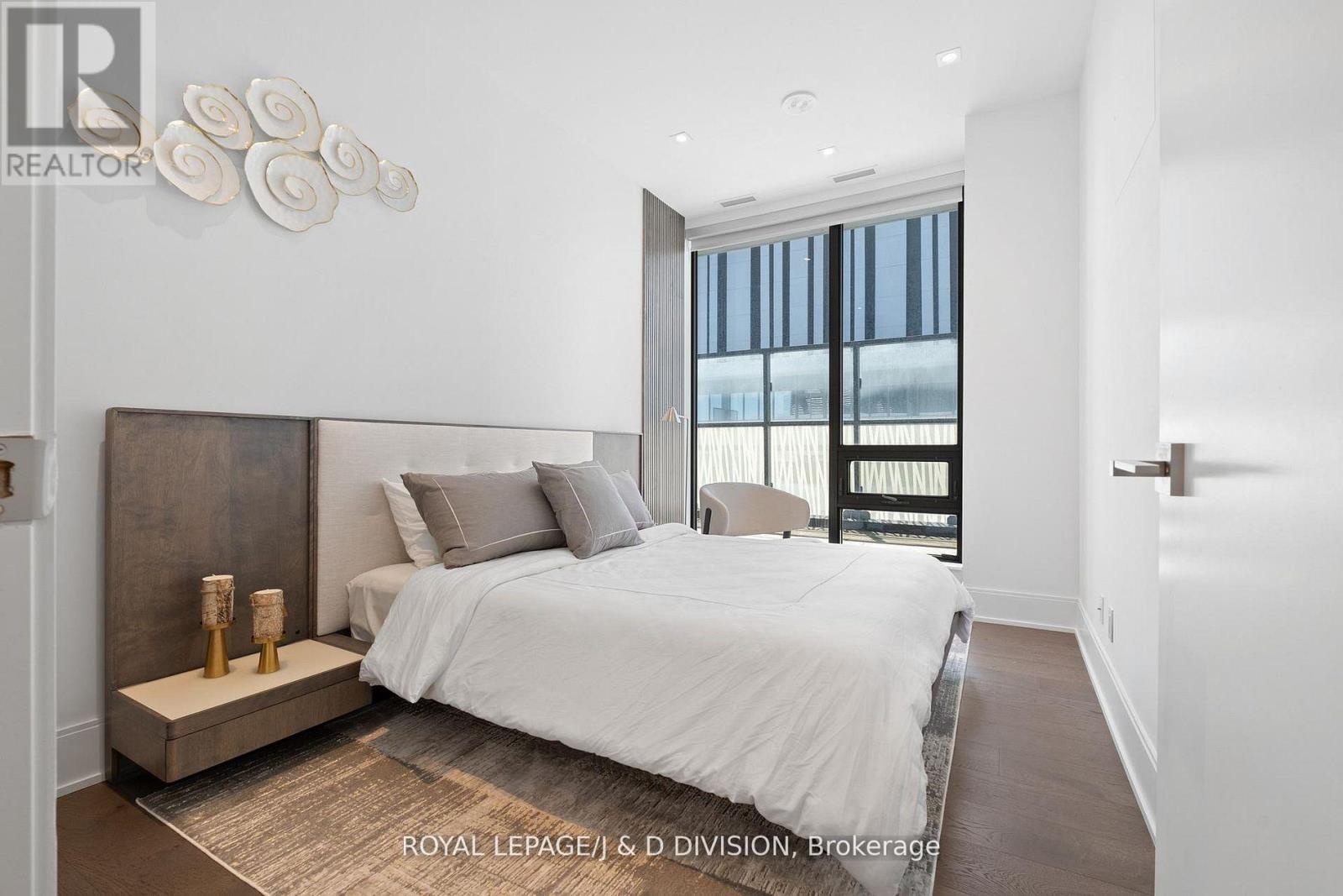 #PH 5502 50 CHARLES STREET E - 21
