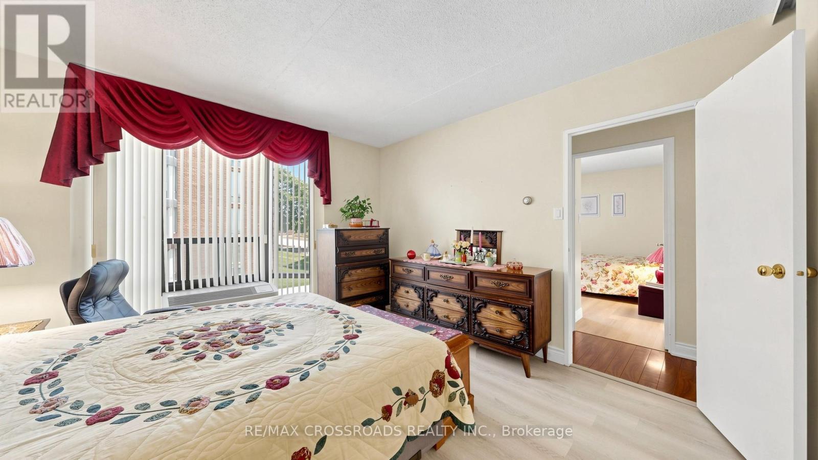#206 1530 PICKERING PARKWAY - 31