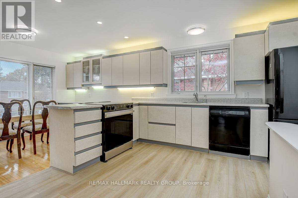 13 DUNHAM STREET - 12
