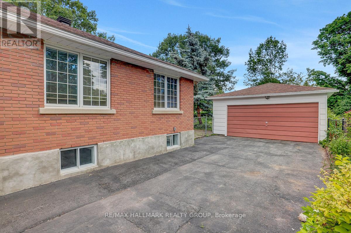 13 DUNHAM STREET - 36