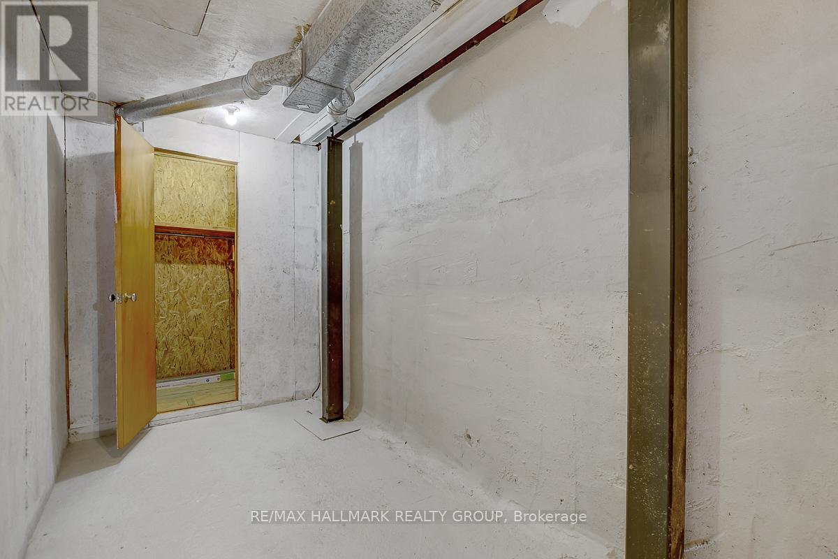 13 DUNHAM STREET - 34