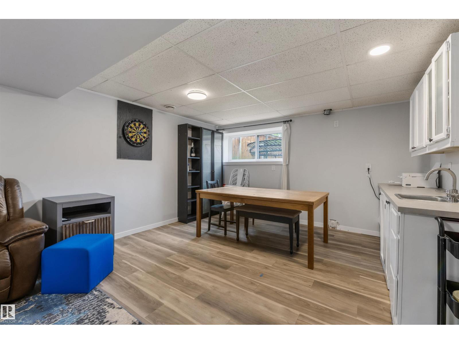 43 LAYDON DR - 28