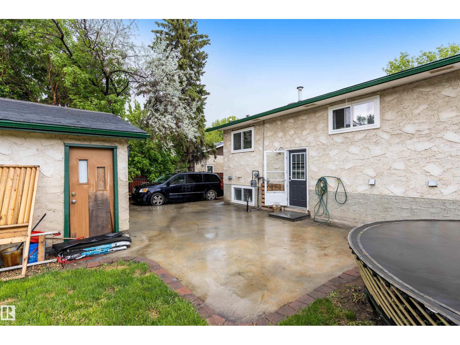 43 LAYDON DR - 38