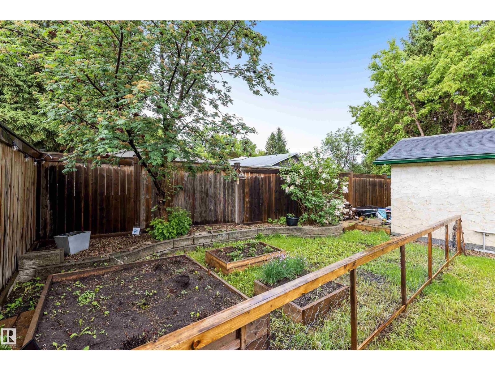 43 LAYDON DR - 36