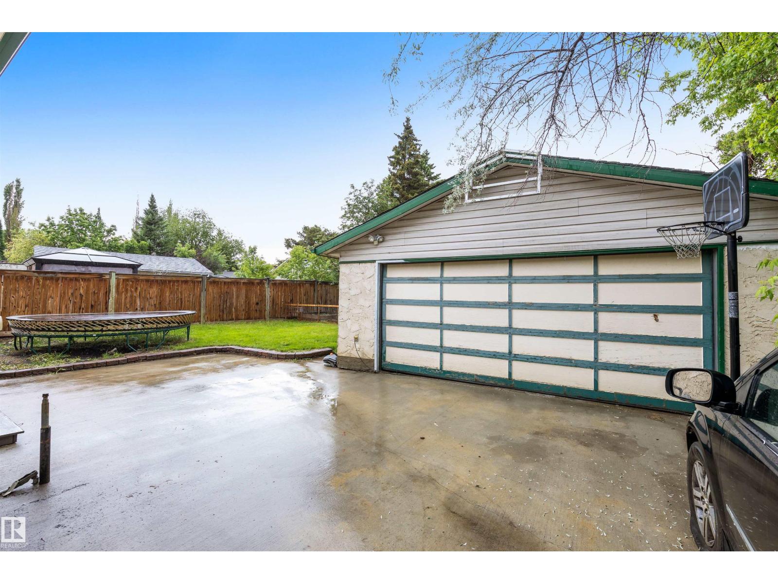 43 LAYDON DR - 32