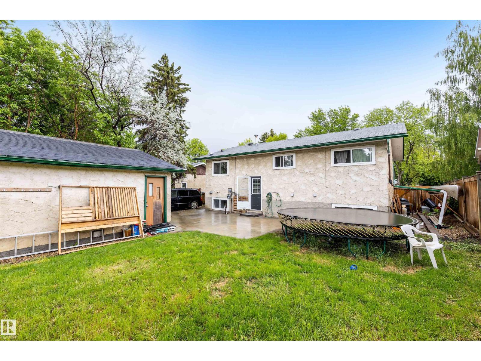 43 LAYDON DR - 37
