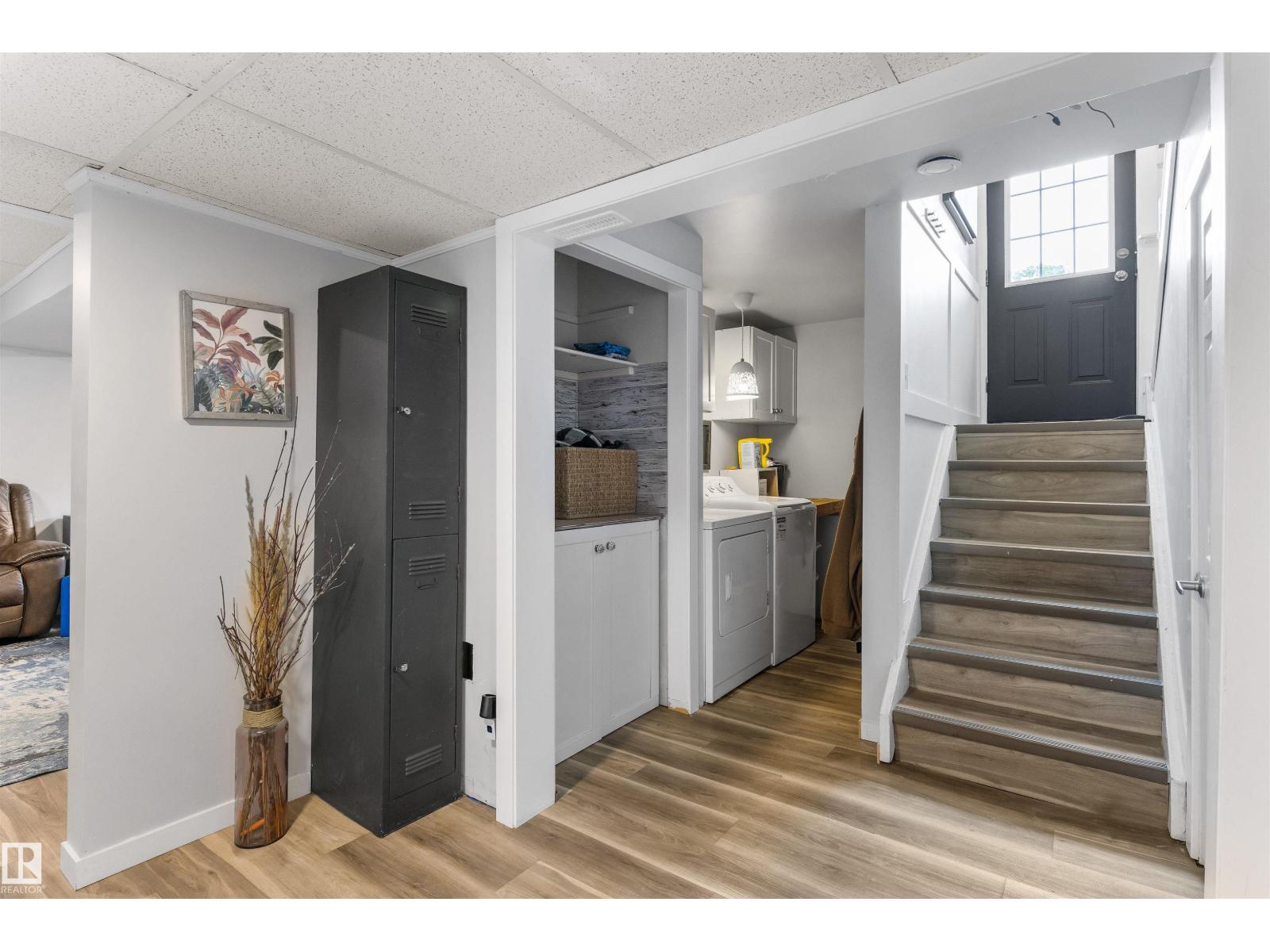 43 LAYDON DR - 24