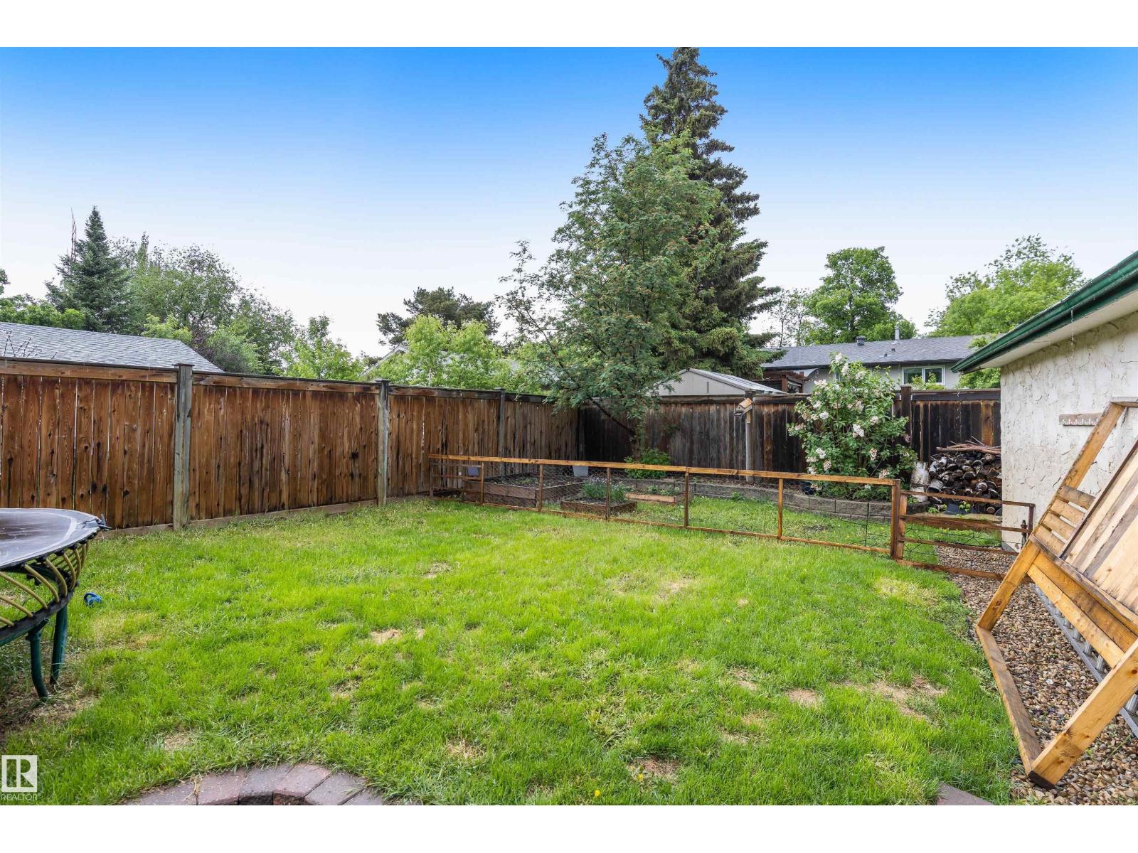 43 LAYDON DR - 35