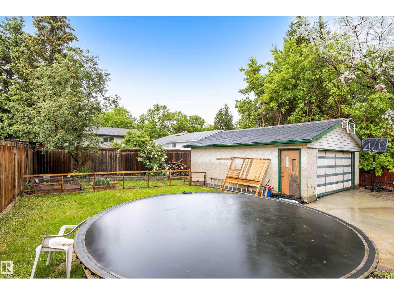 43 LAYDON DR - 33
