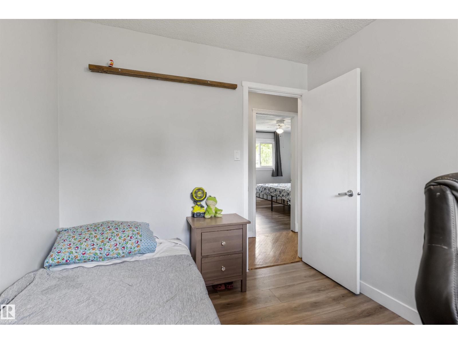 43 LAYDON DR - 23