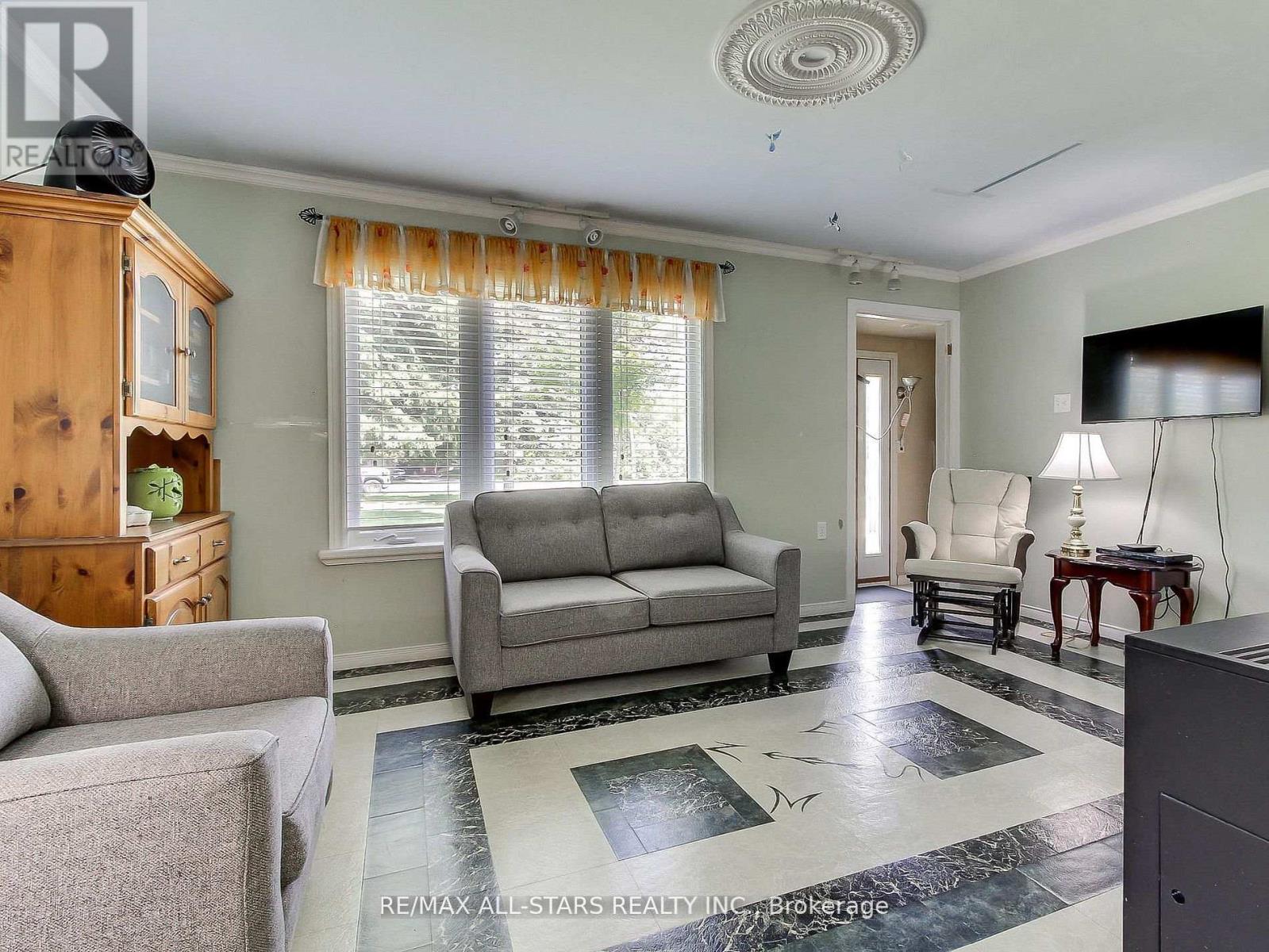 9 RIVERGLEN DRIVE - 1