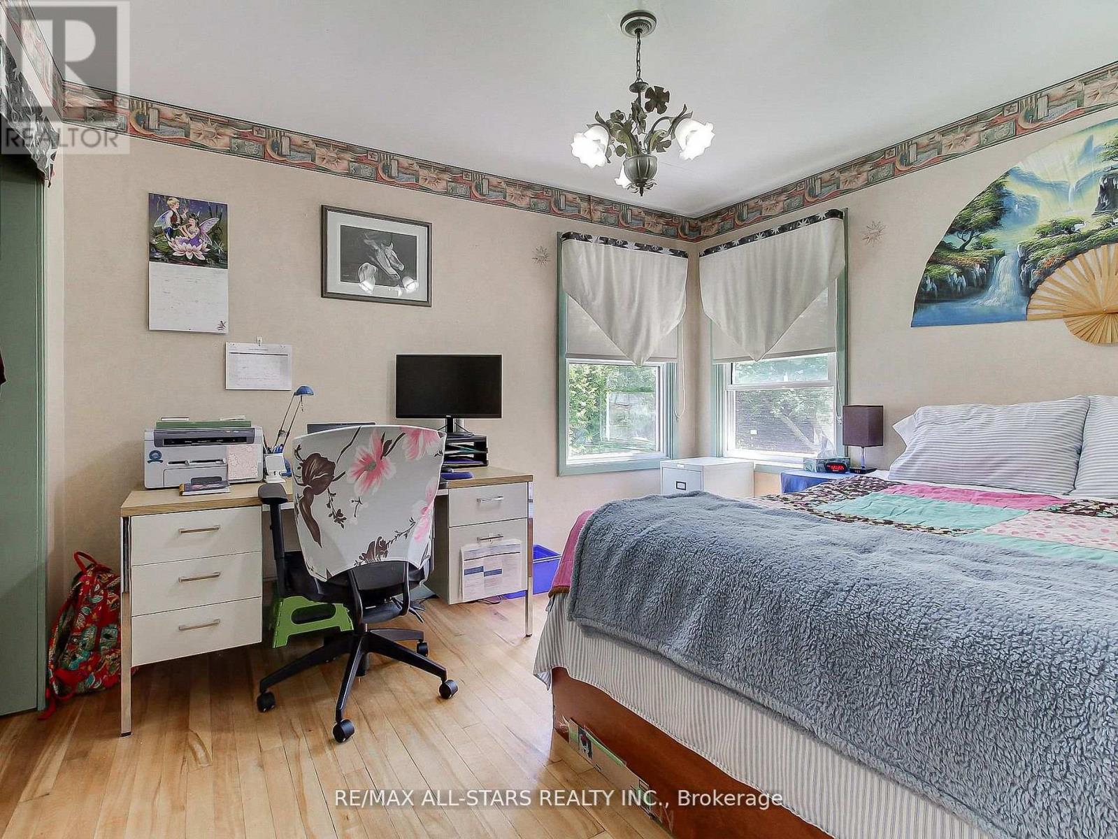 9 RIVERGLEN DRIVE - 10