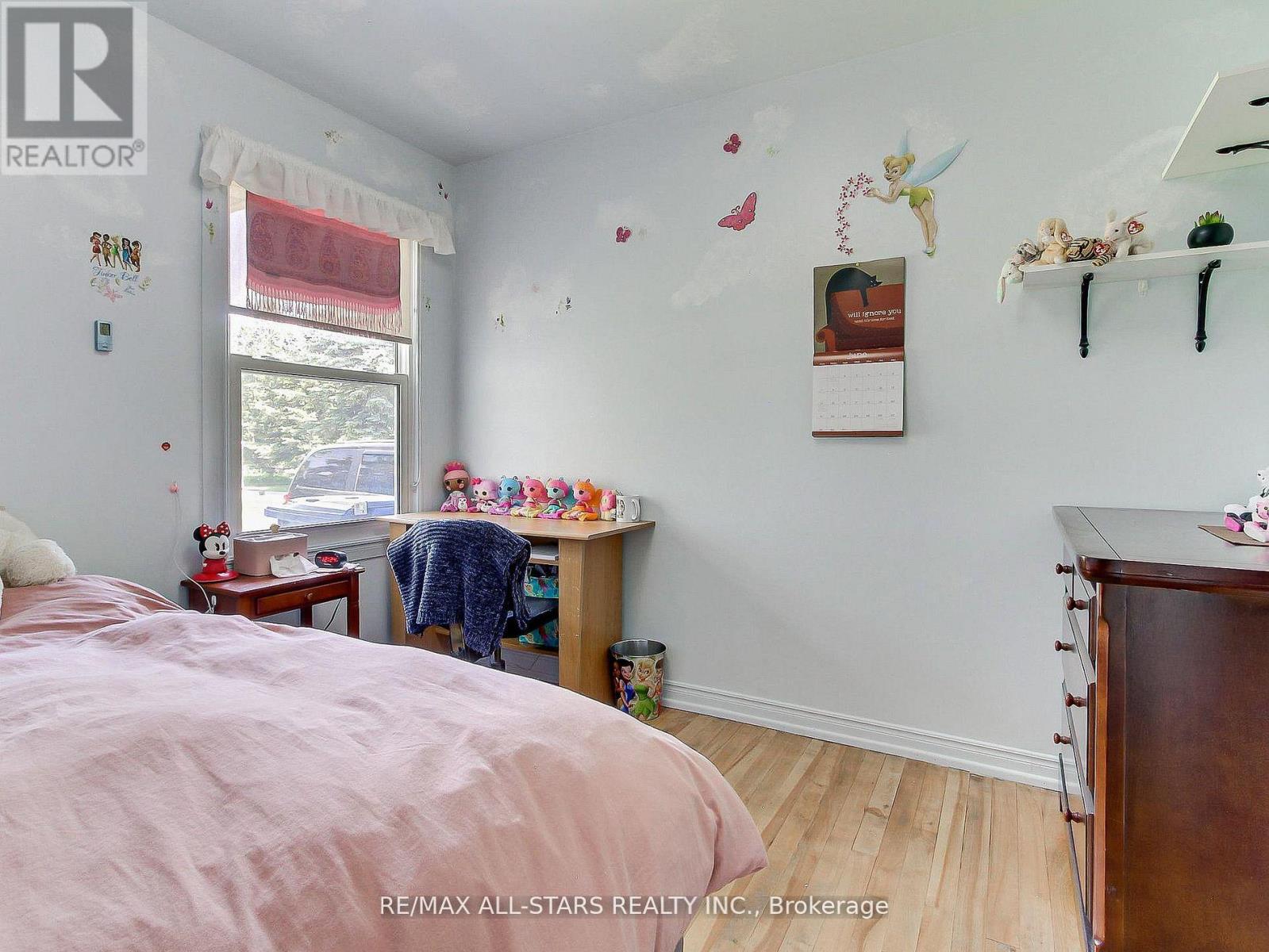 9 RIVERGLEN DRIVE - 13