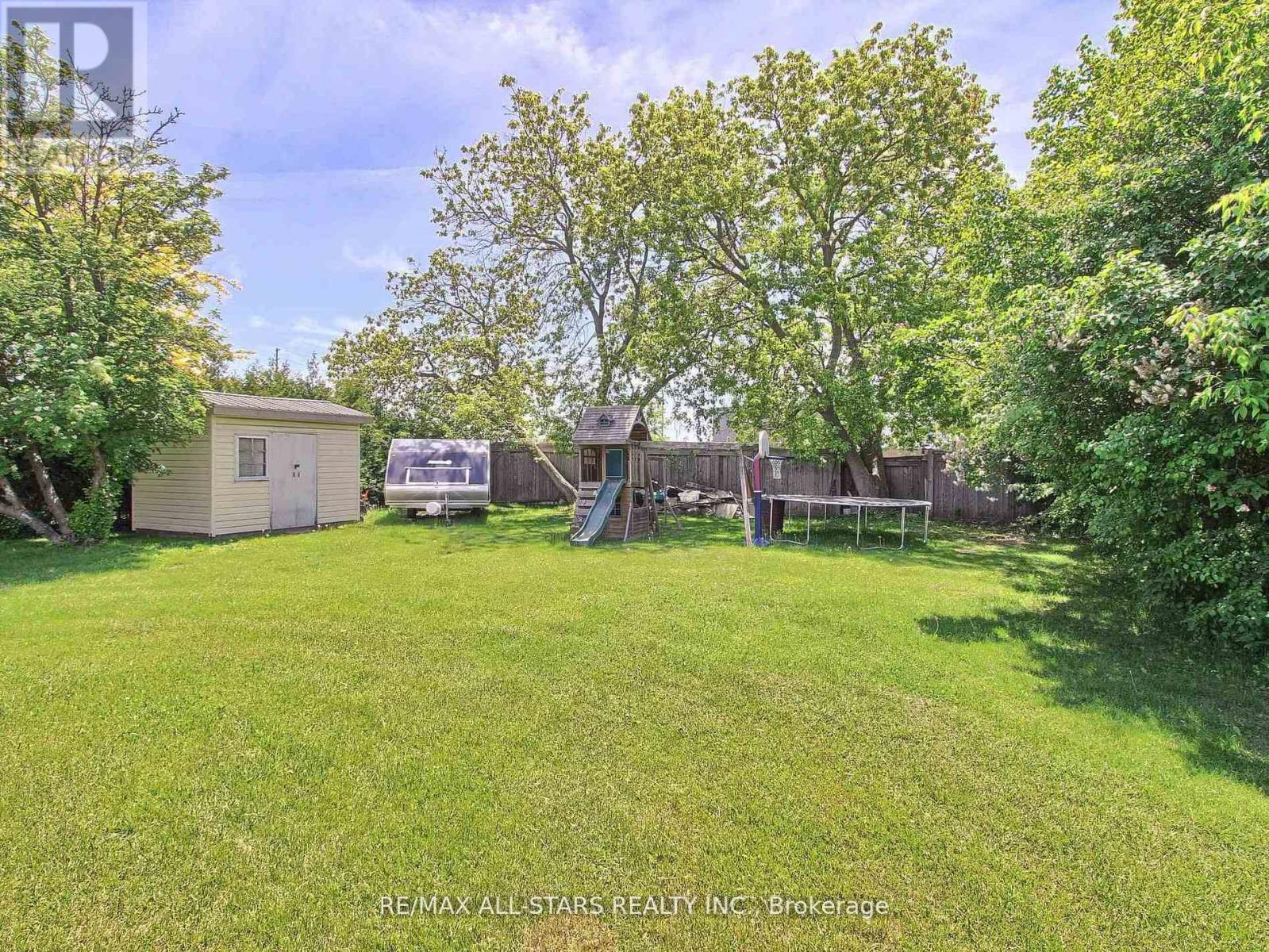 9 RIVERGLEN DRIVE - 16