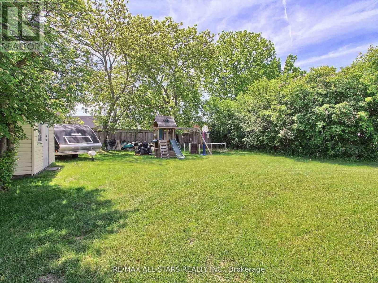 9 RIVERGLEN DRIVE - 17