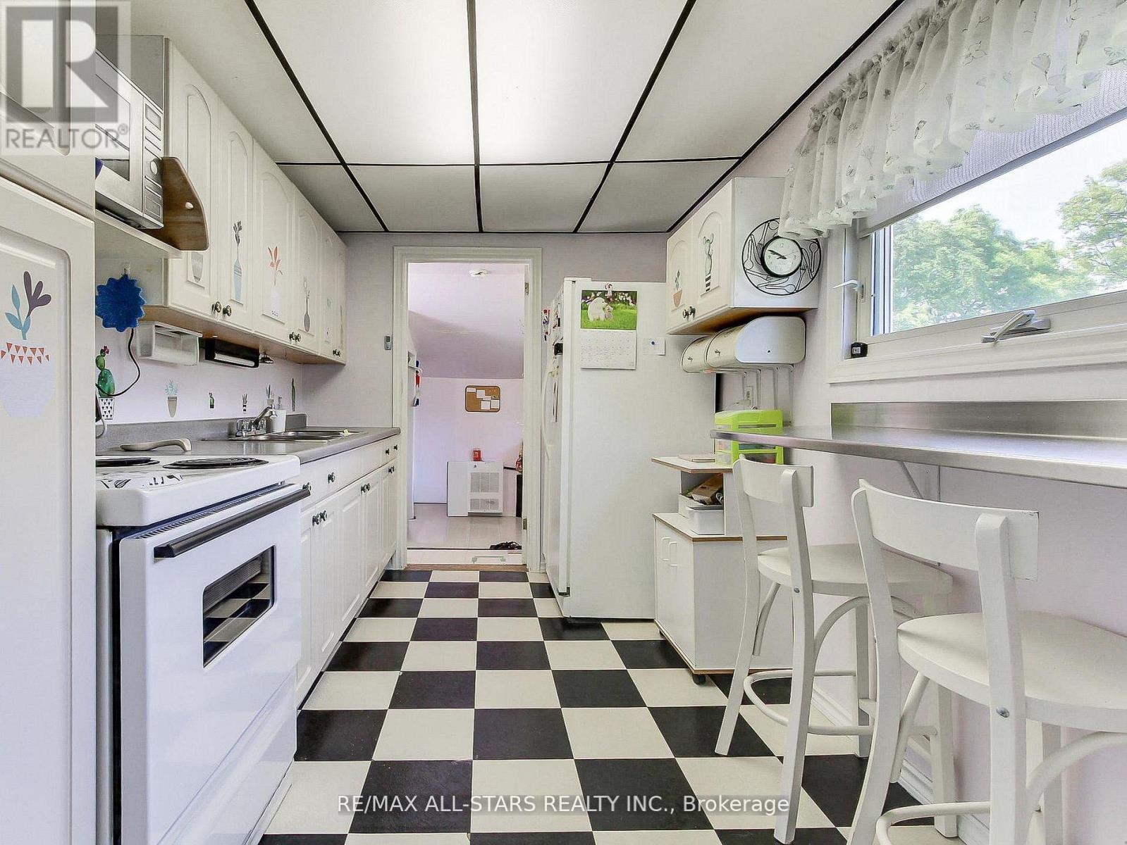 9 RIVERGLEN DRIVE - 7