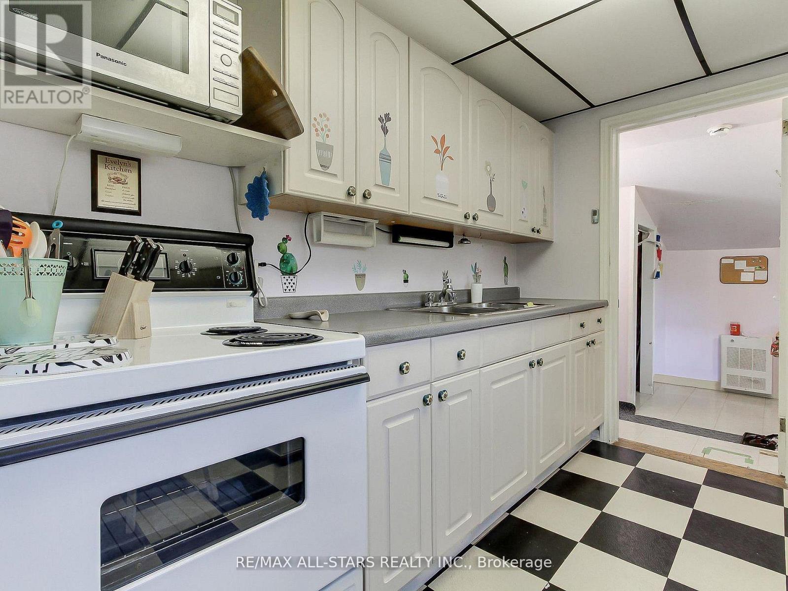 9 RIVERGLEN DRIVE - 8