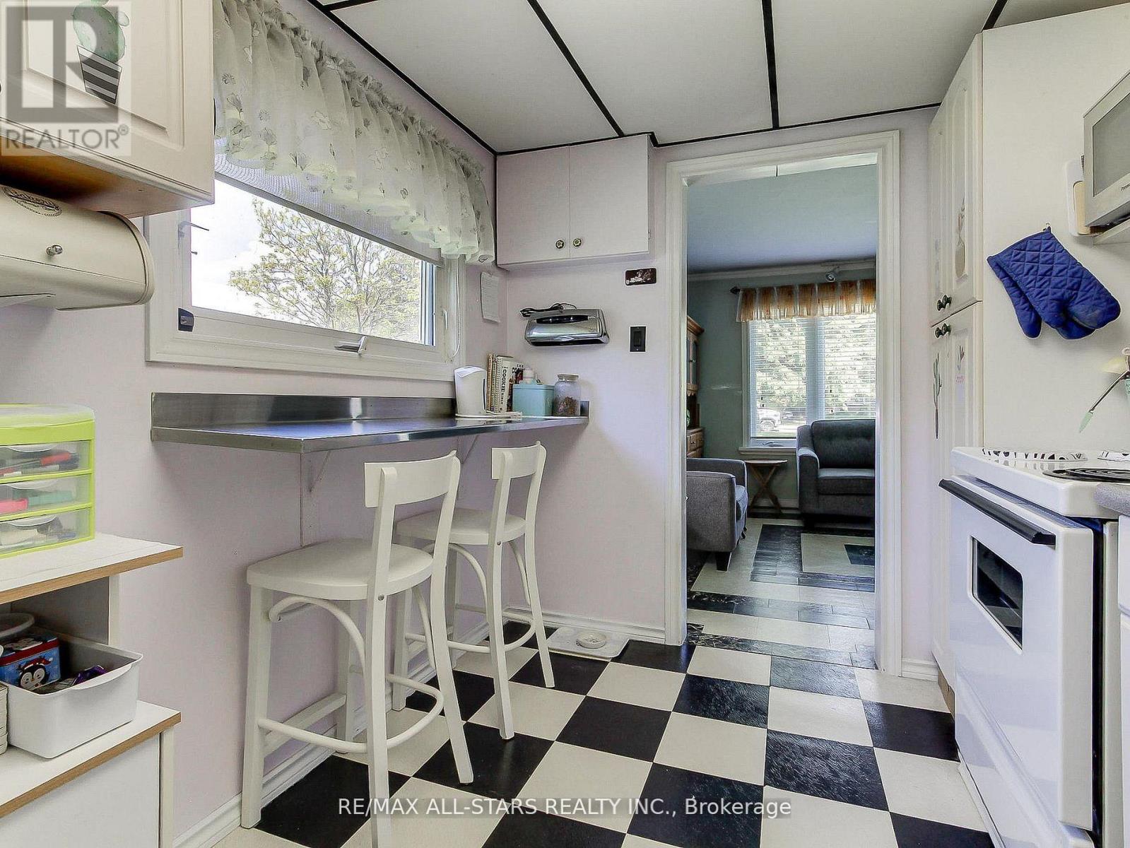 9 RIVERGLEN DRIVE - 9