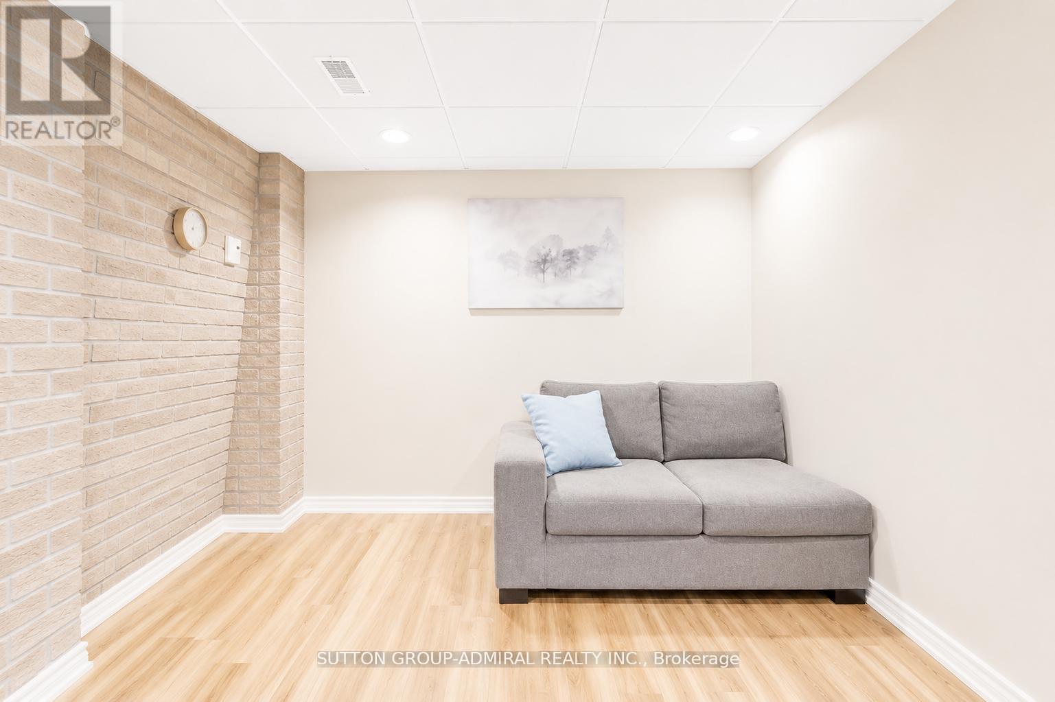 63 O'CONNOR CRESCENT - 33