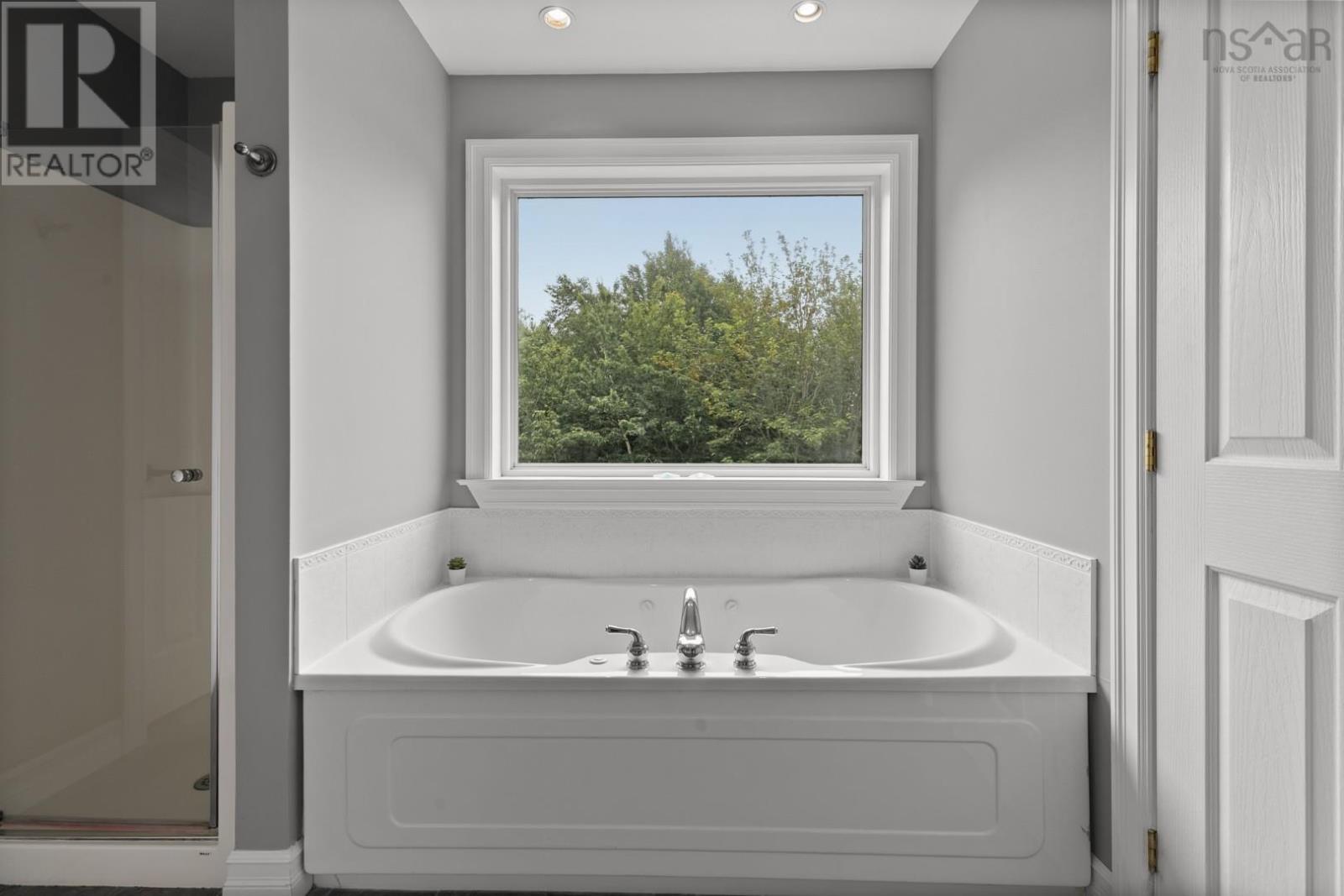 Property 28 of 50 of 55 Jocelyn Lee Court