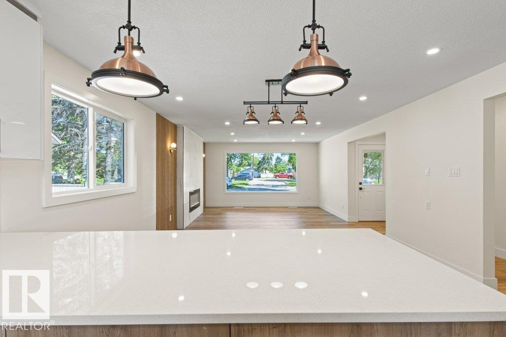 16203 88 AV NW - 14