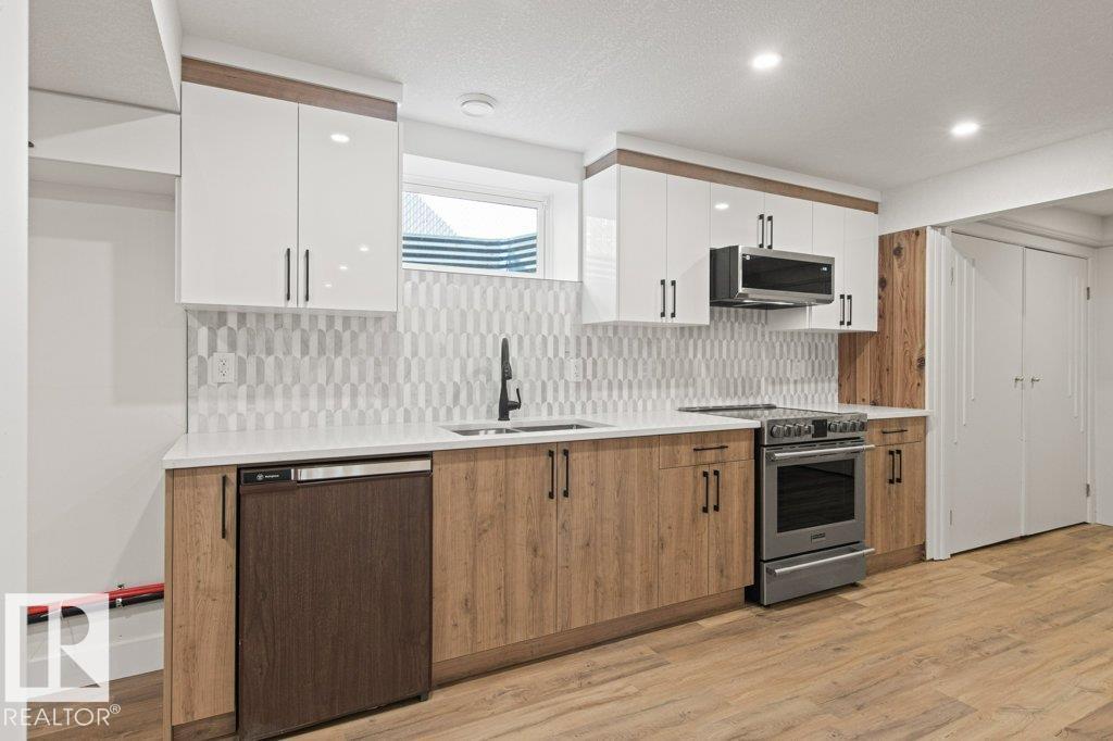 16203 88 AV NW - 32