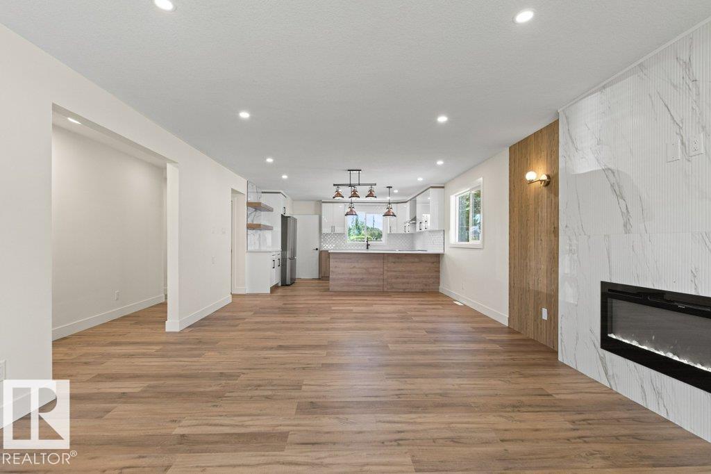16203 88 AV NW - 4