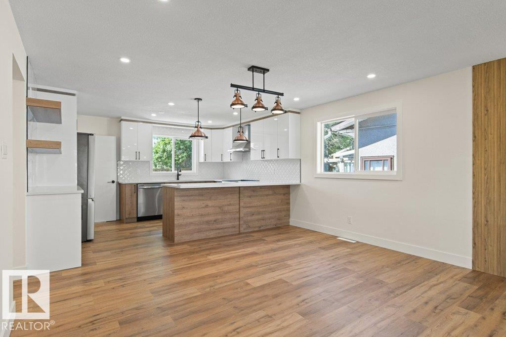 16203 88 AV NW - 6