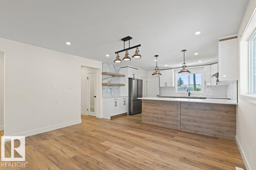 16203 88 AV NW - 7