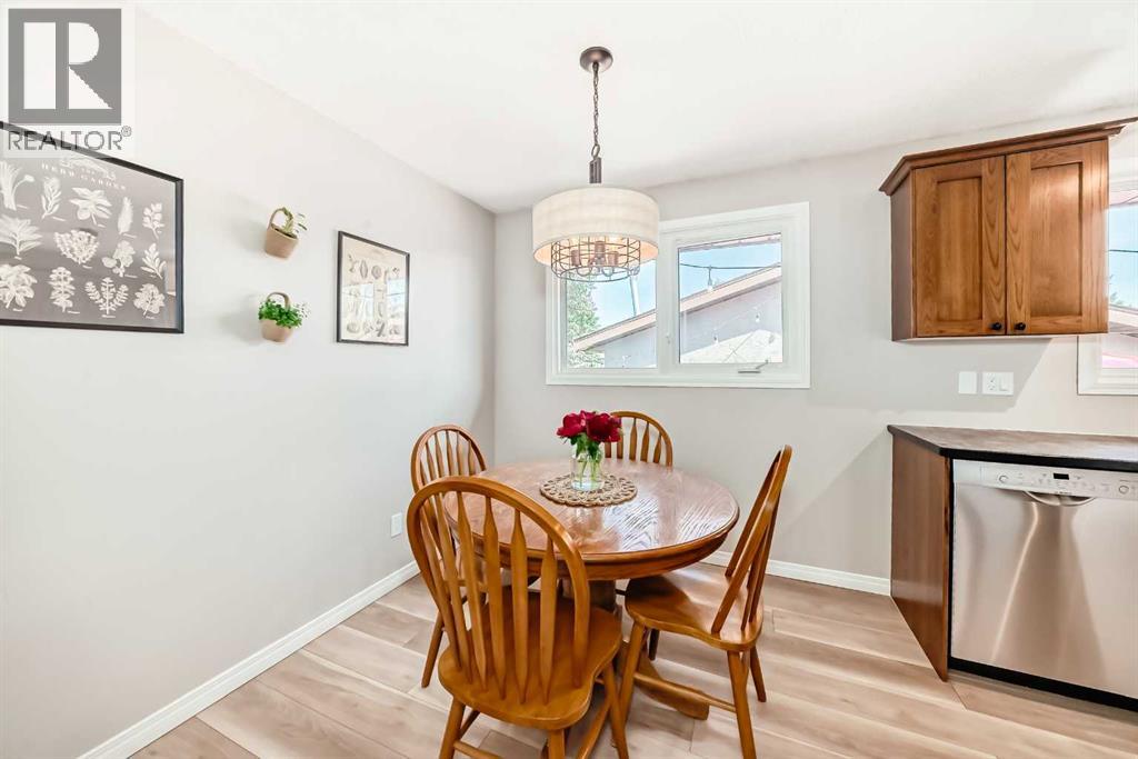 8 Haliburton Crescent — photo 8