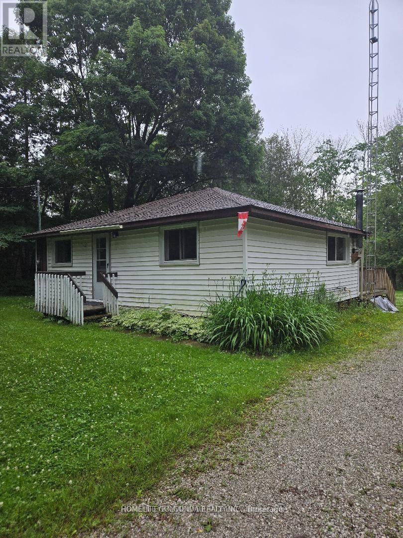 15 POPLAR CRESCENT - 1