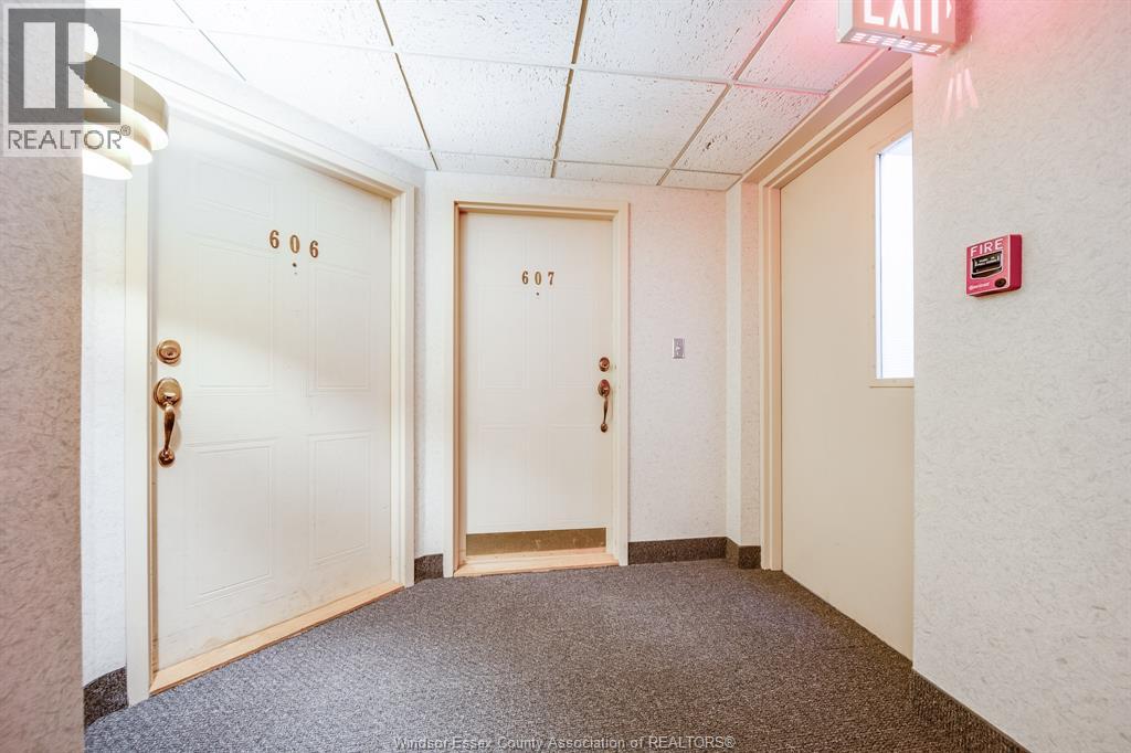#607 3601 RIVERSIDE DRIVE East - 39