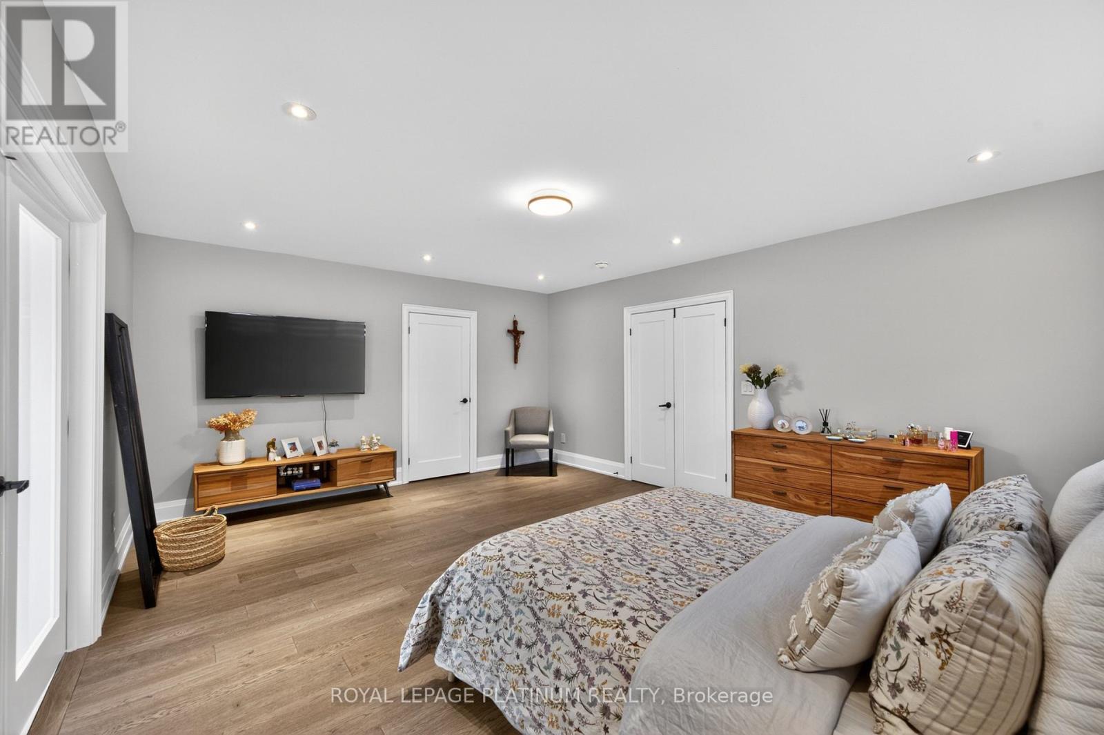 13 ARCH ROAD - 21