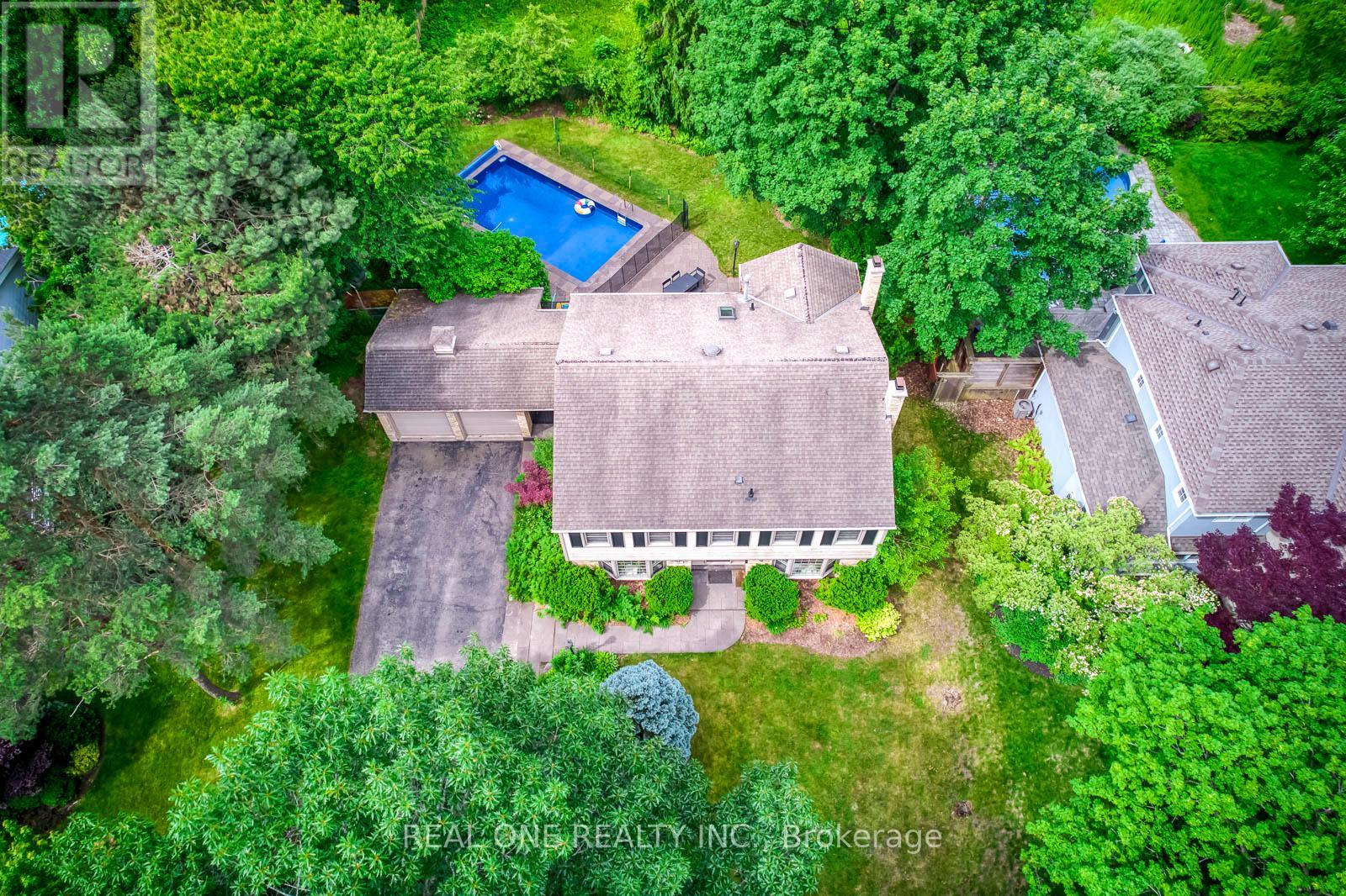 120 BLYTH CRESCENT - 1