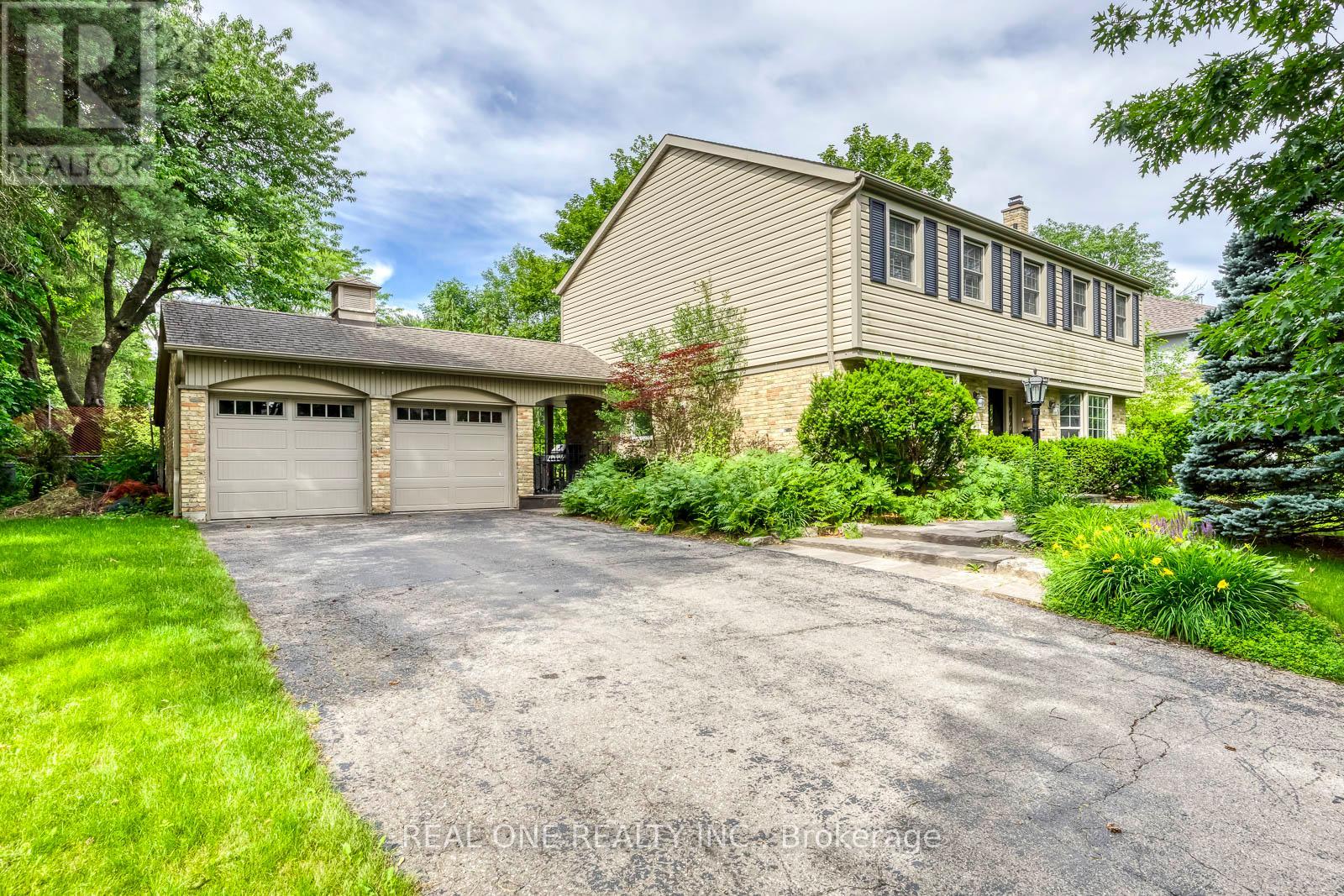 120 BLYTH CRESCENT - 2