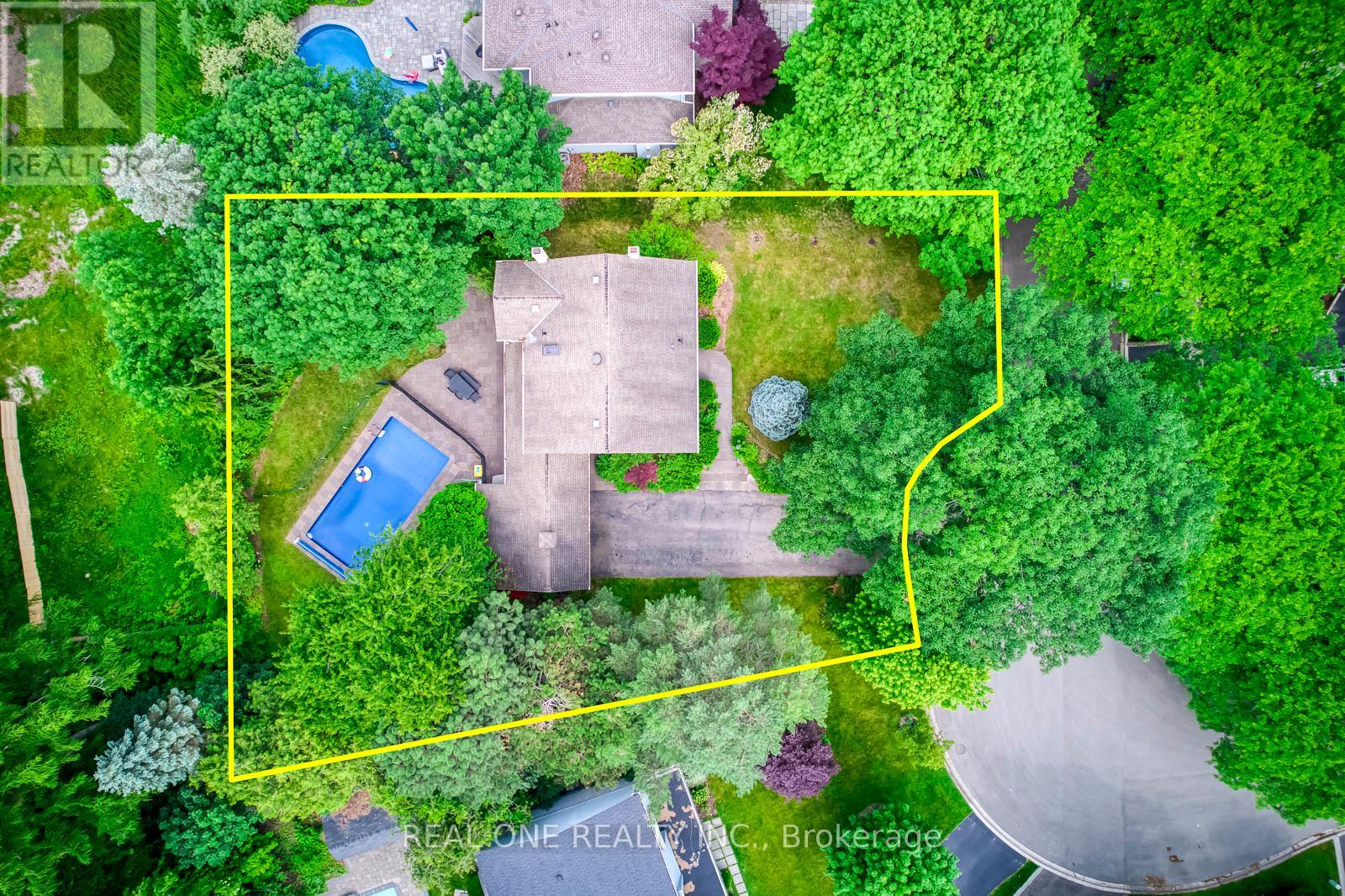 120 BLYTH CRESCENT - 38