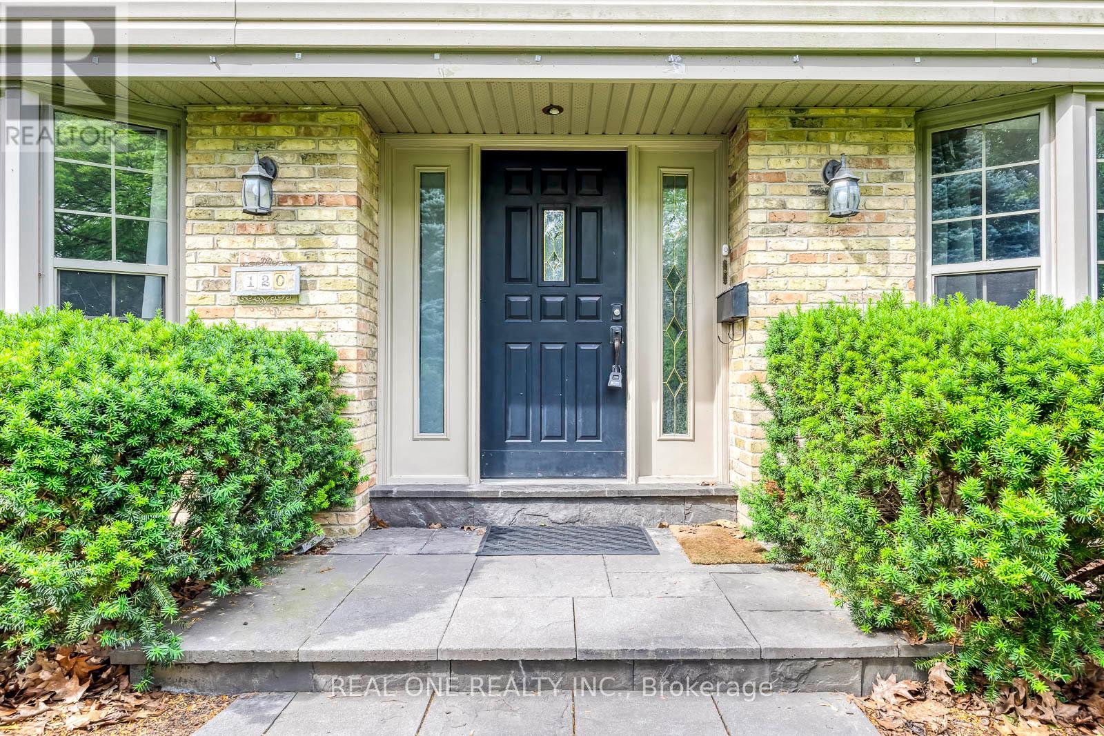 120 BLYTH CRESCENT - 4