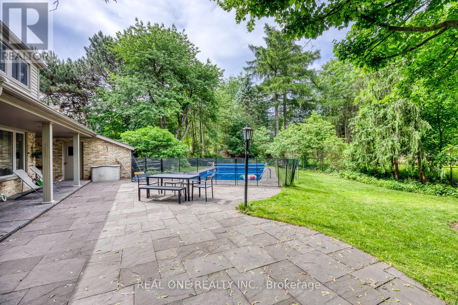 120 BLYTH CRESCENT - 44