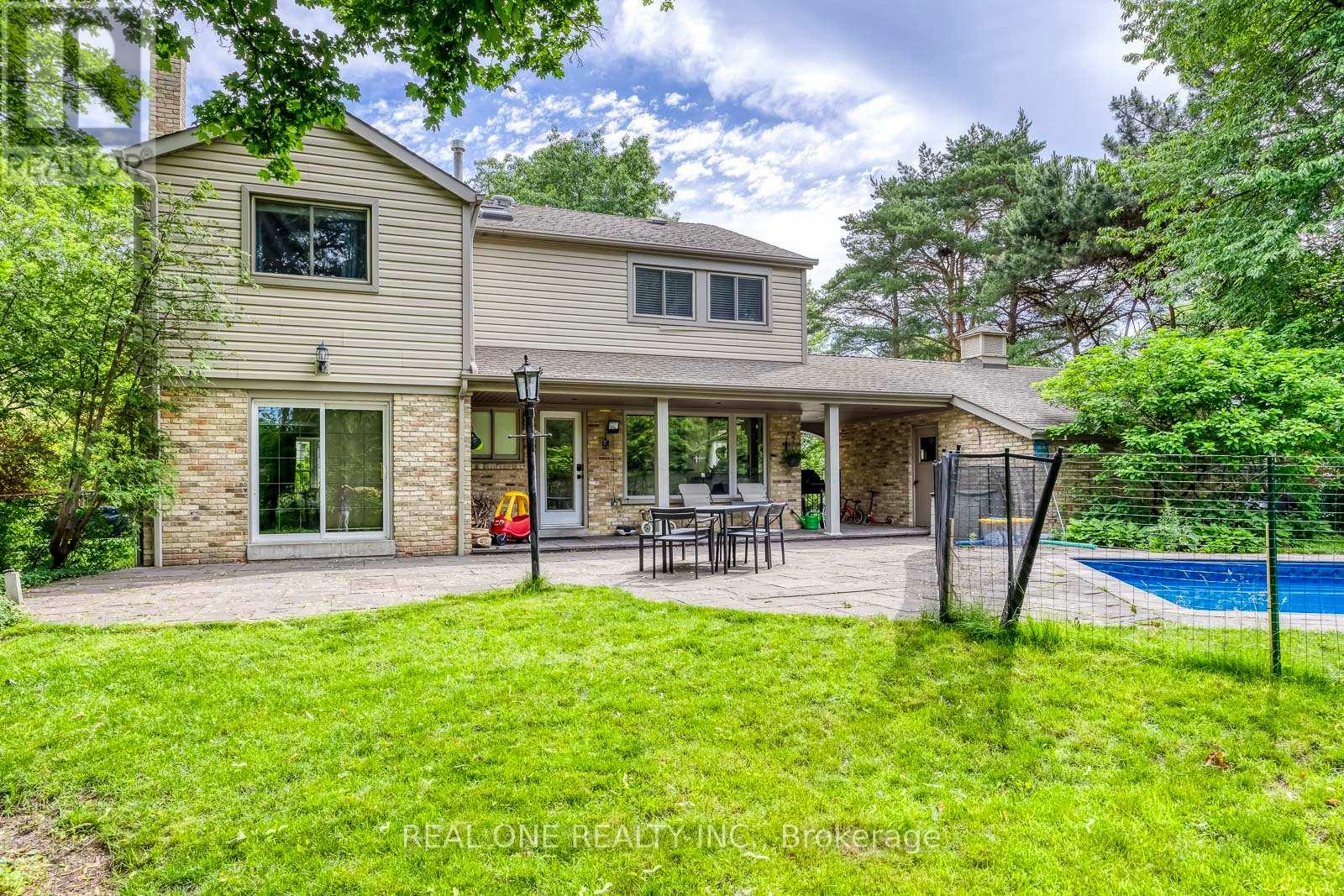 120 BLYTH CRESCENT - 46