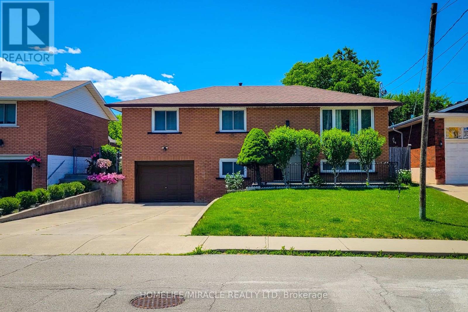 12 MAITLAND AVENUE E - 1