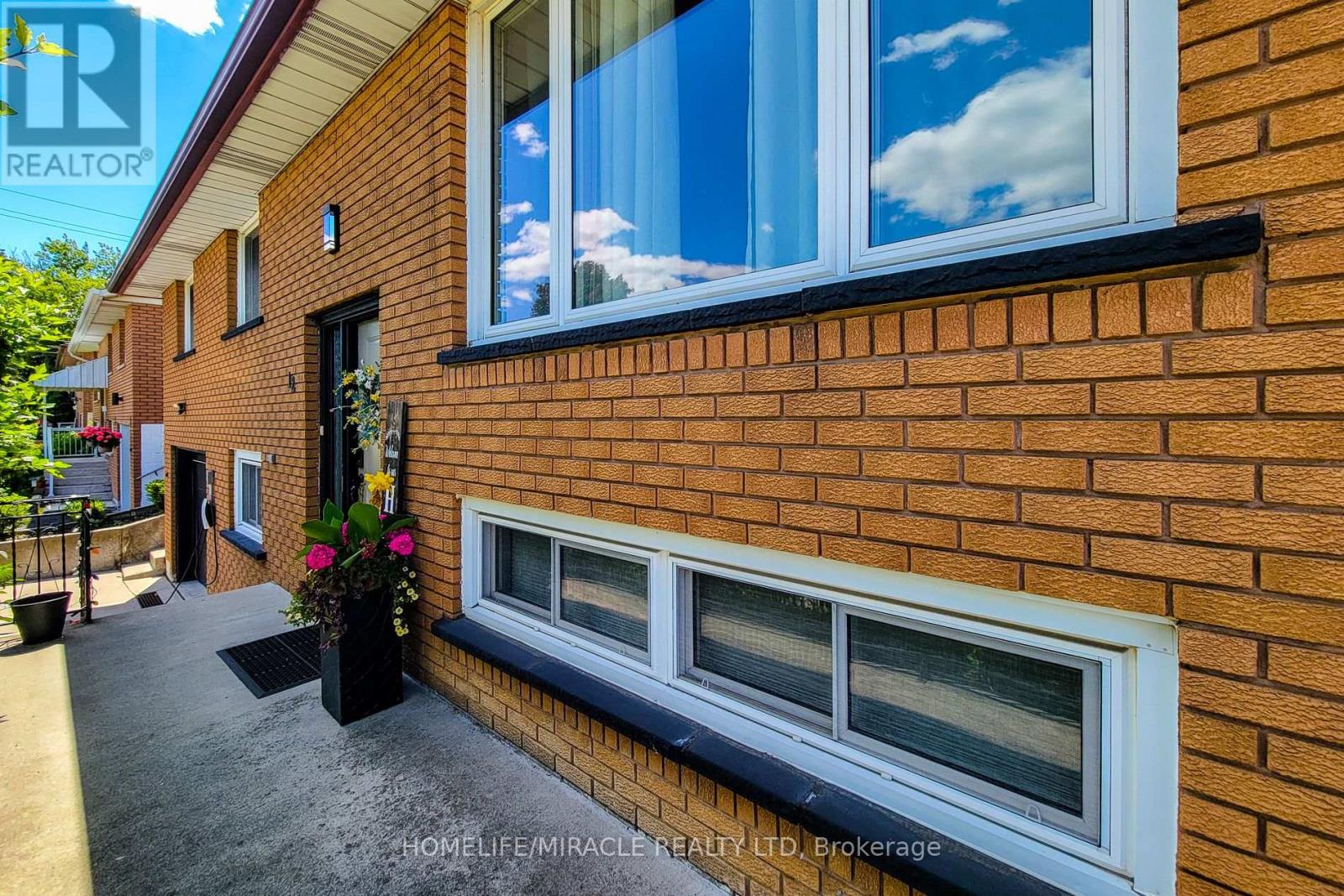 12 MAITLAND AVENUE E - 10