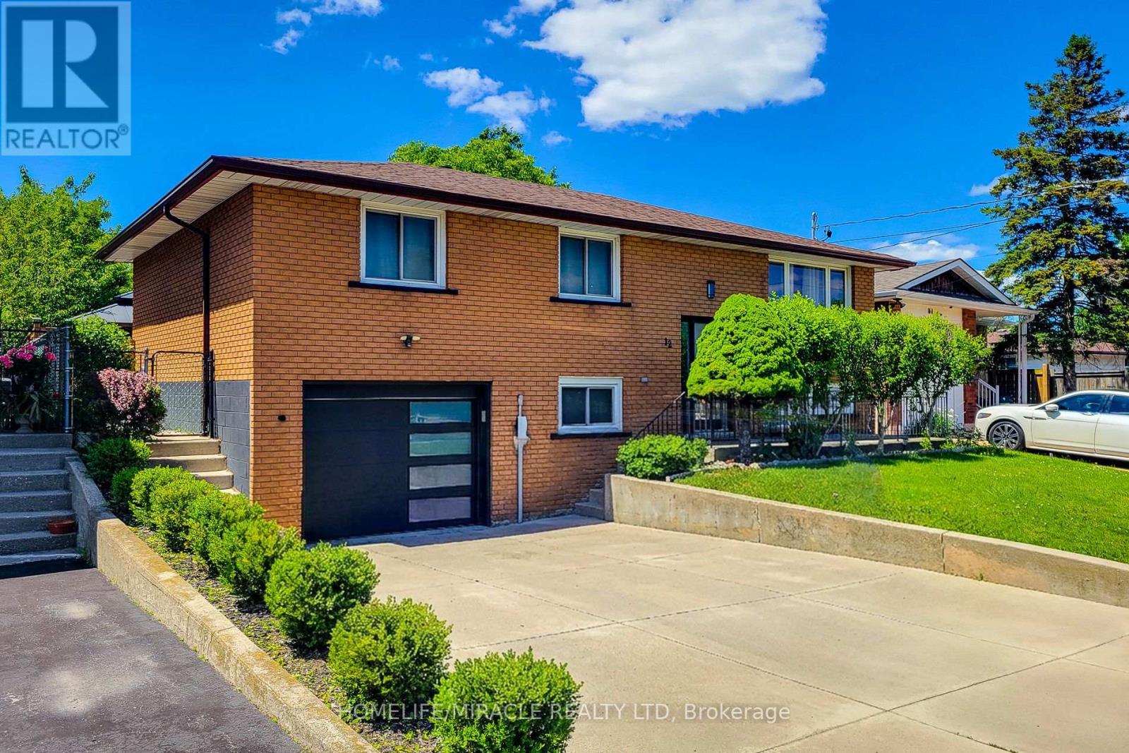 12 MAITLAND AVENUE E - 2