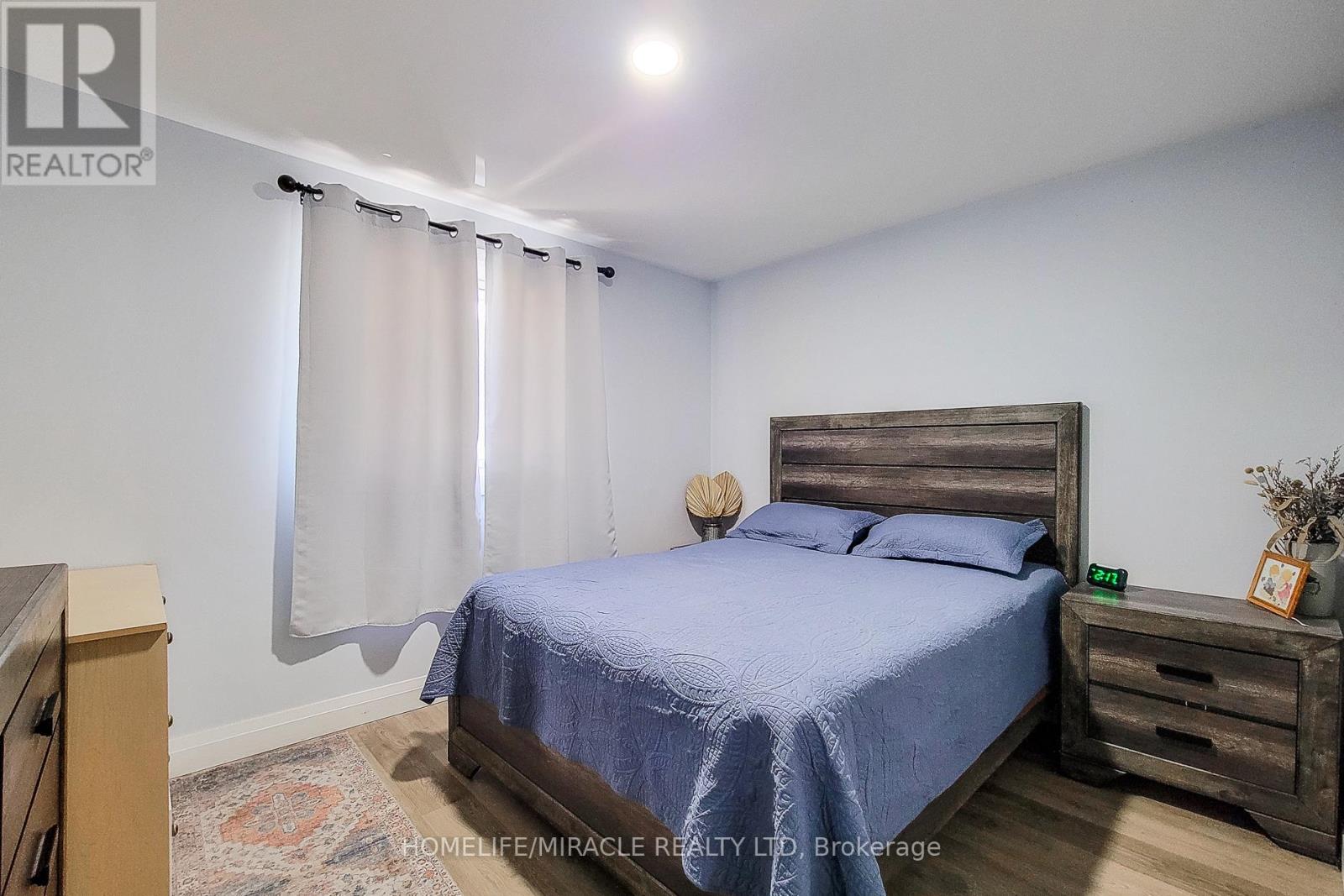 12 MAITLAND AVENUE E - 27