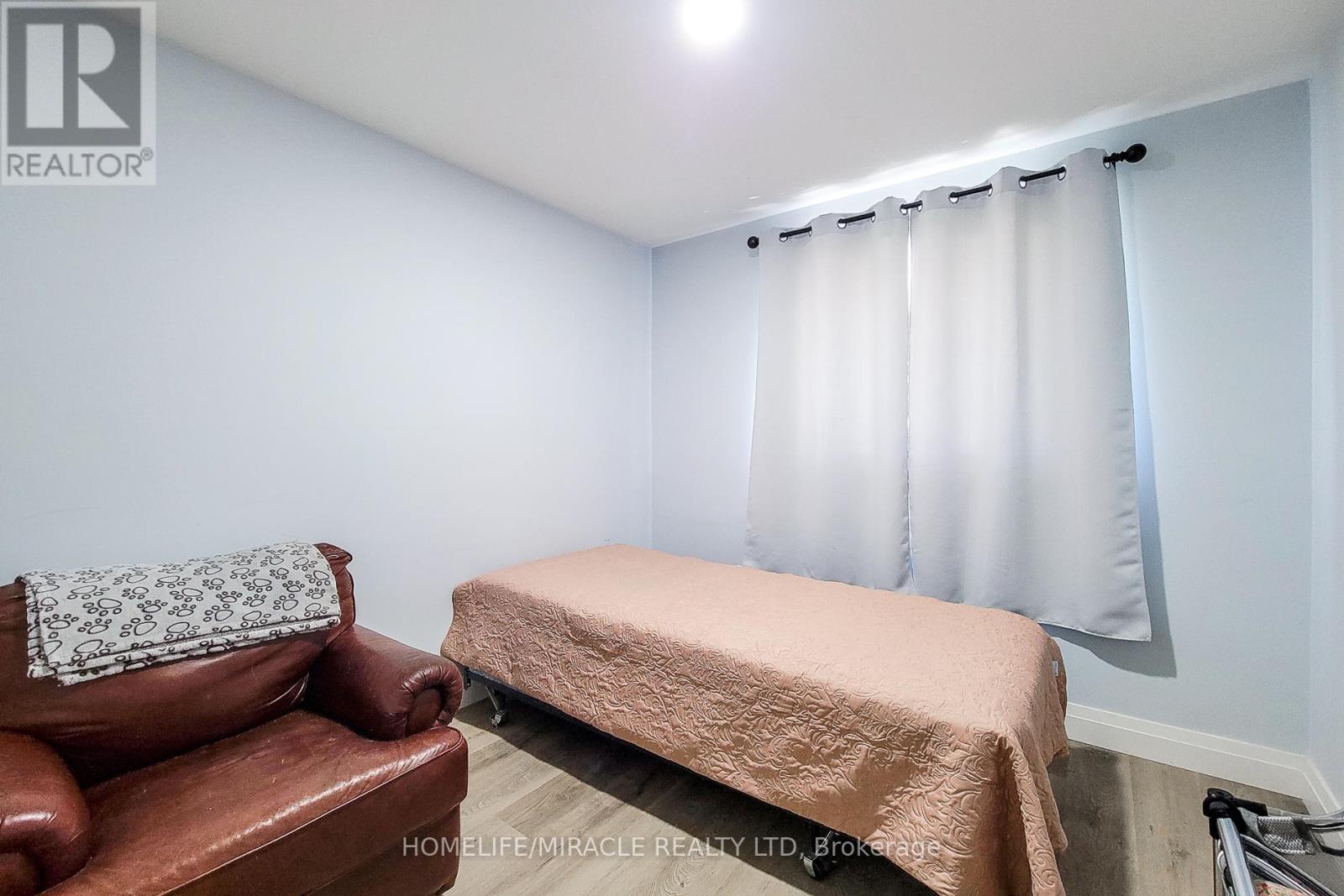 12 MAITLAND AVENUE E - 29