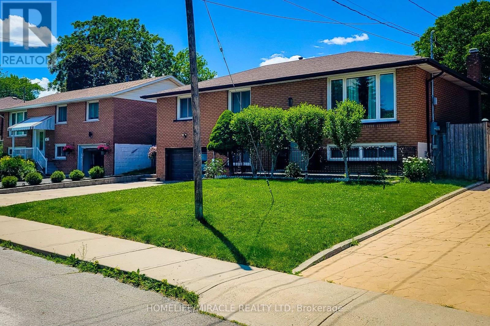 12 MAITLAND AVENUE E - 3