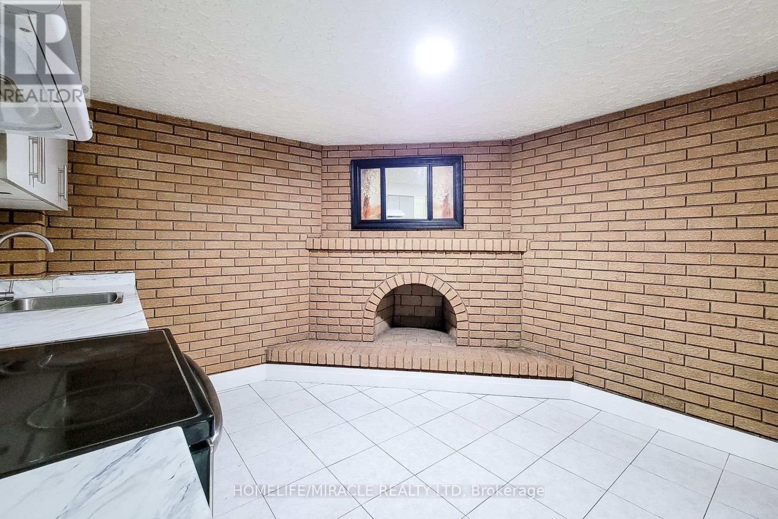 12 MAITLAND AVENUE E - 38