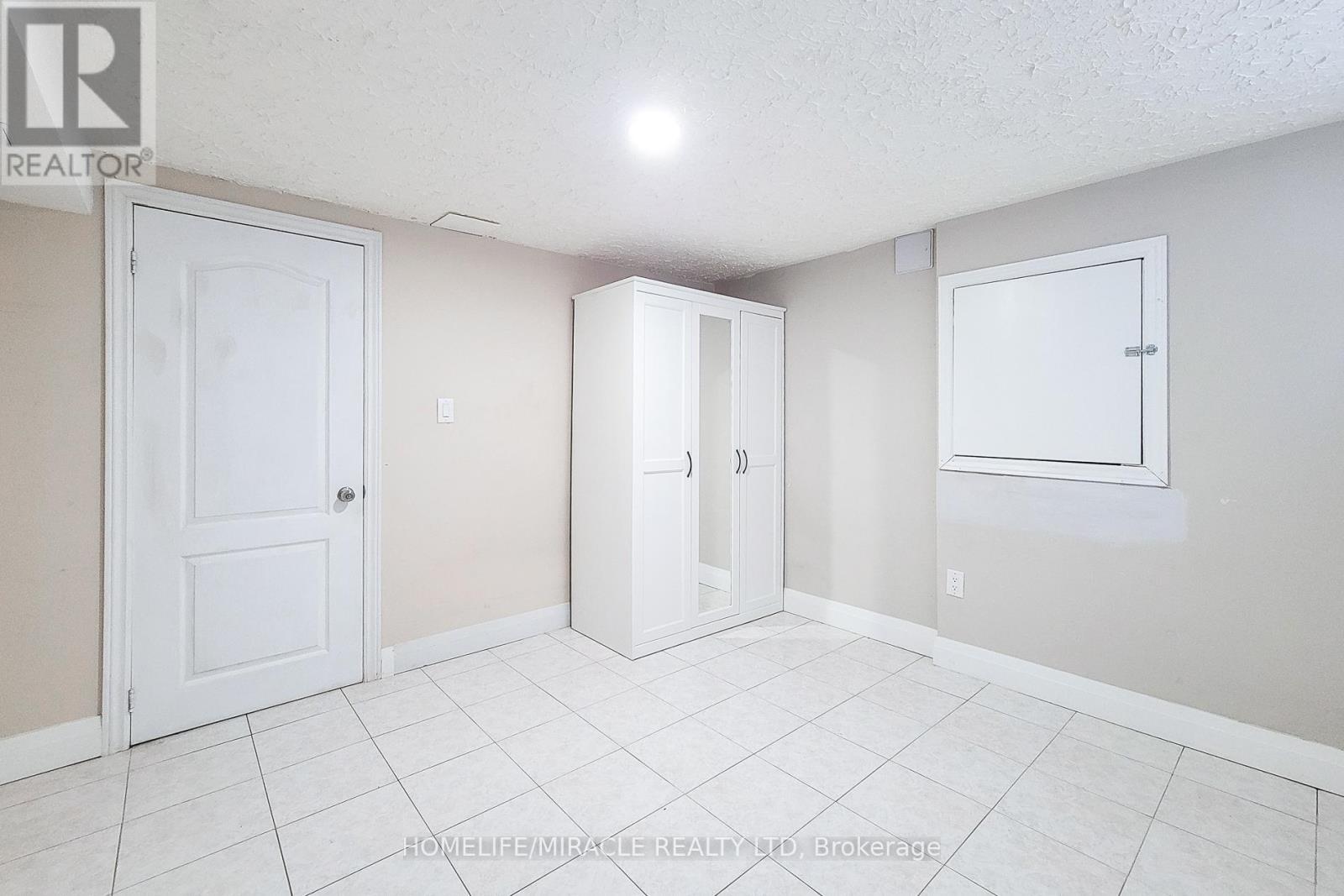 12 MAITLAND AVENUE E - 42