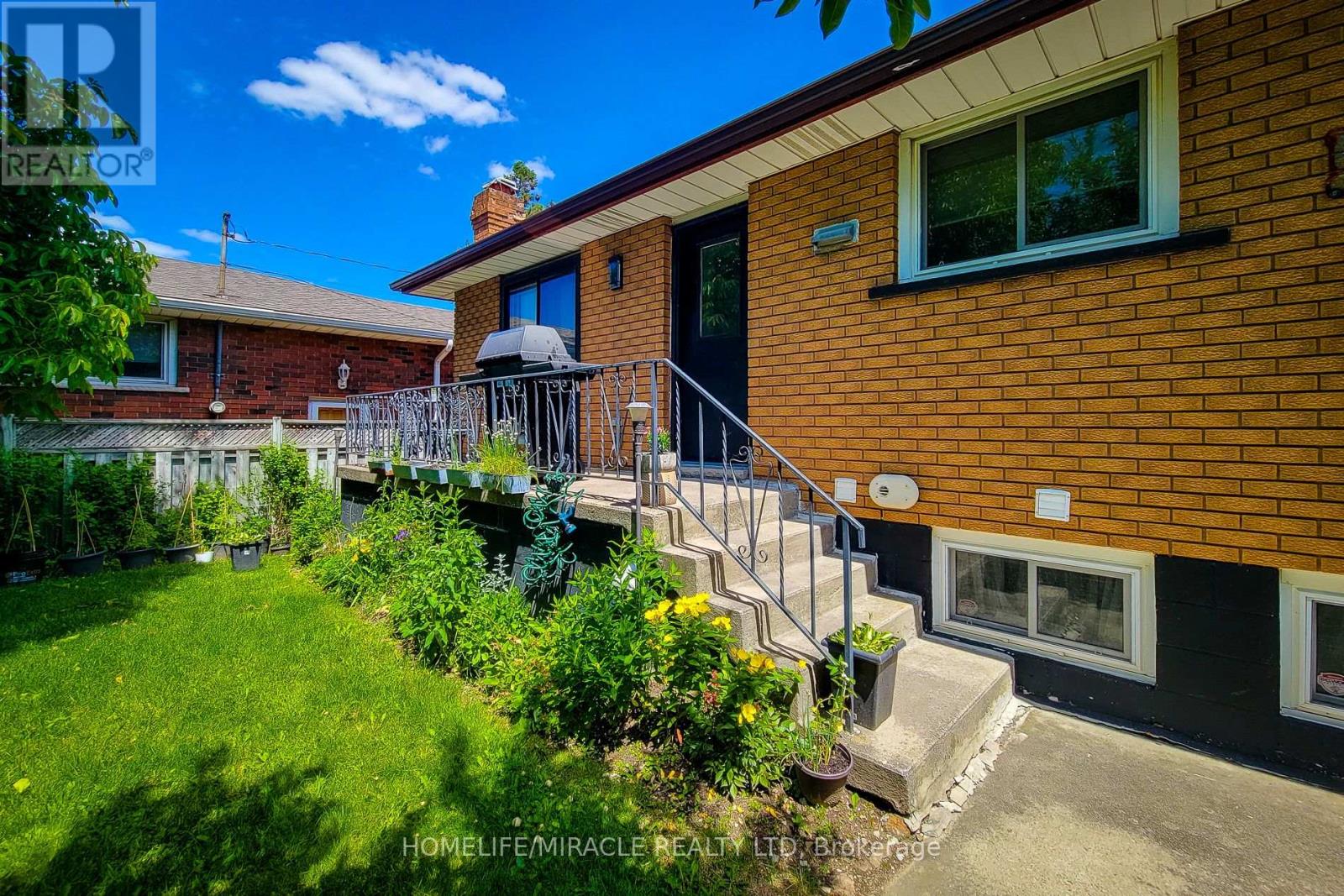 12 MAITLAND AVENUE E - 6